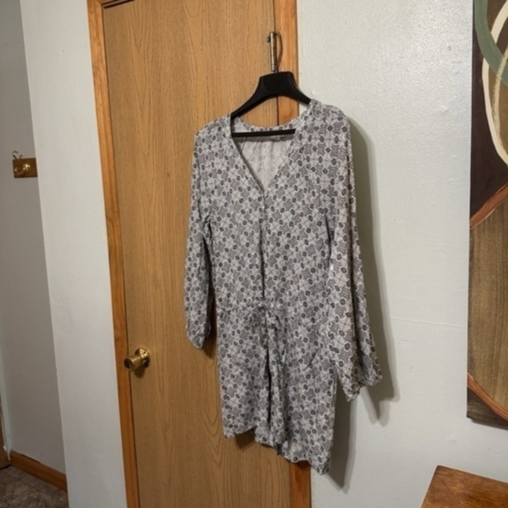 Gap Small Multi-Color w/Geometric Print V-Neck Long Sleeve Romper - EUC